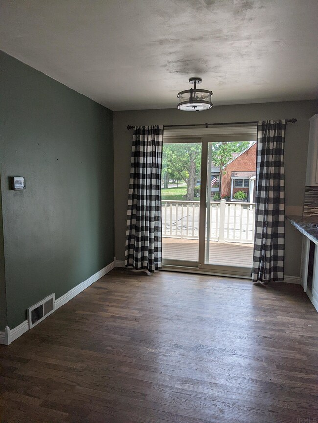 703 Hendricks St, Berne, IN 46711 - photo 4