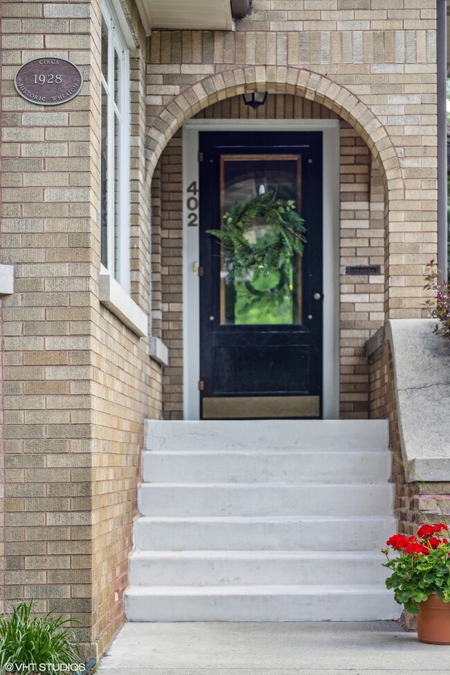 402 E Evergreen St, Wheaton, IL 60187 - photo 3