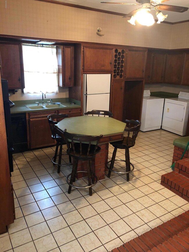 607 Jean Edias St, Abbeville, LA 70510 - photo 4