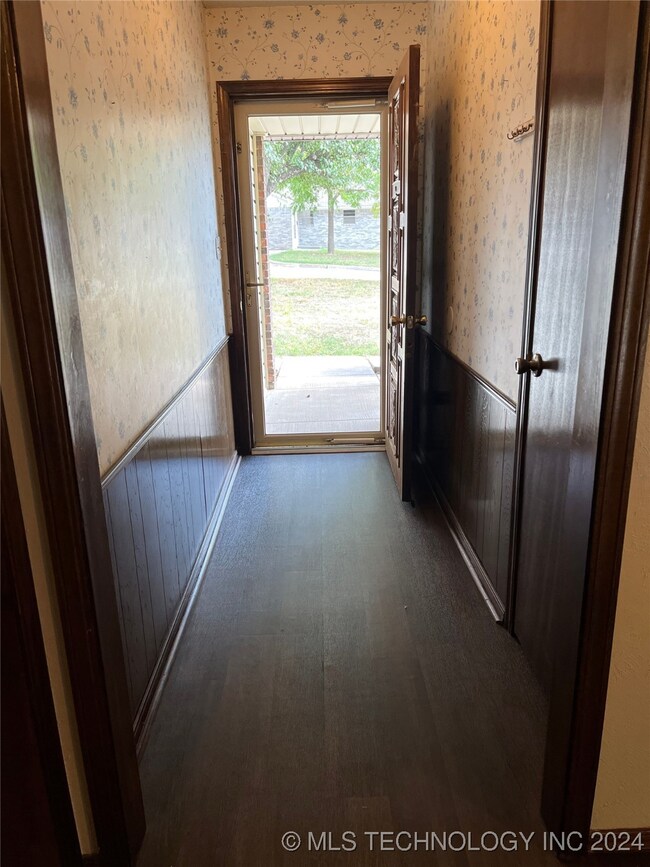 904 W 24th St, Ada, OK 74820 - photo 2