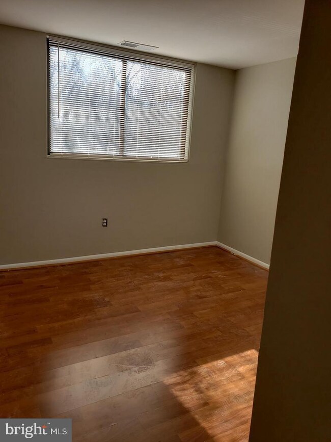 10722 West Dr unit 304, Fairfax, VA 22030 - photo 6
