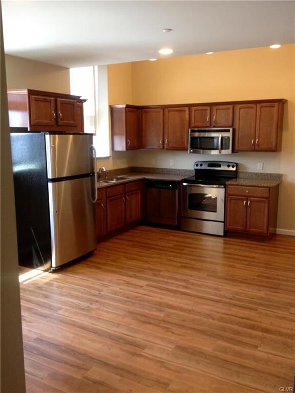 2 W Broad St unit 12, Bethlehem, PA 18018 - photo 2