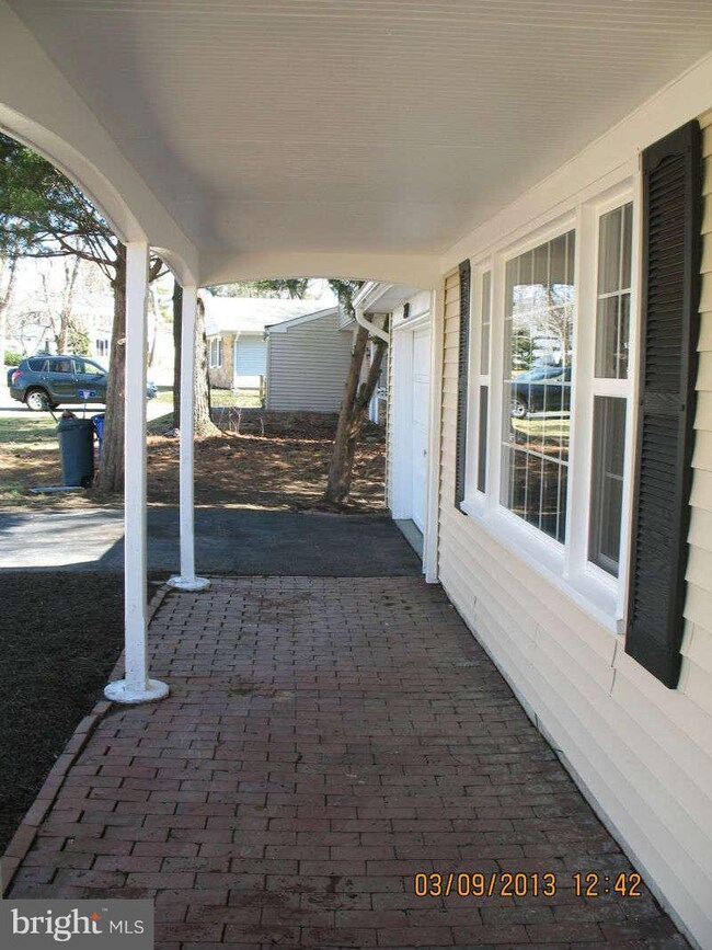 2419 Kinderbrook Ln, Bowie, MD 20715 - photo 4