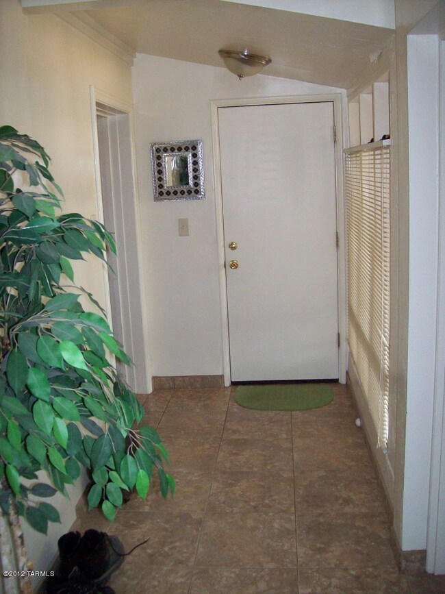 4127 Back Hall2