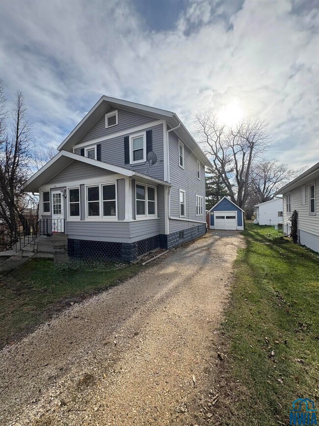 415 E Cedar St, Cherokee, IA 51012 - photo 2