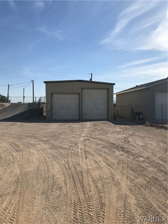 RV Style Garage