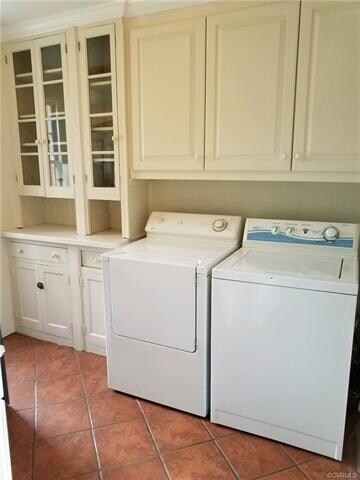 Laundry/Mechanical Space - Butlers pantry, built-i