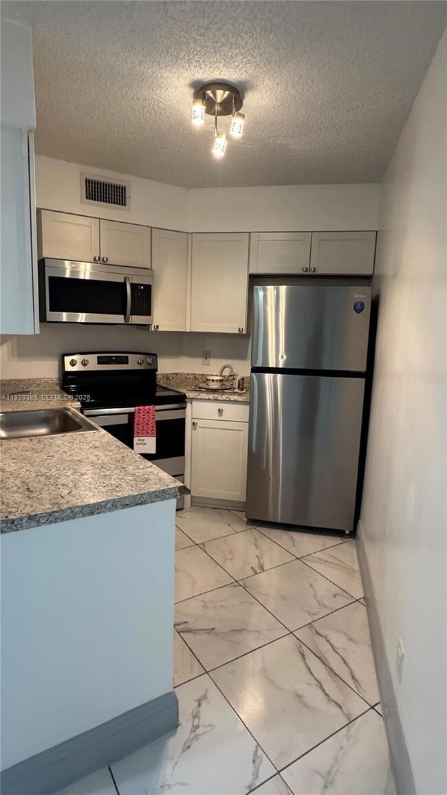 212 Lake Pointe Dr unit 102, Oakland Park, FL 33309 - photo 5