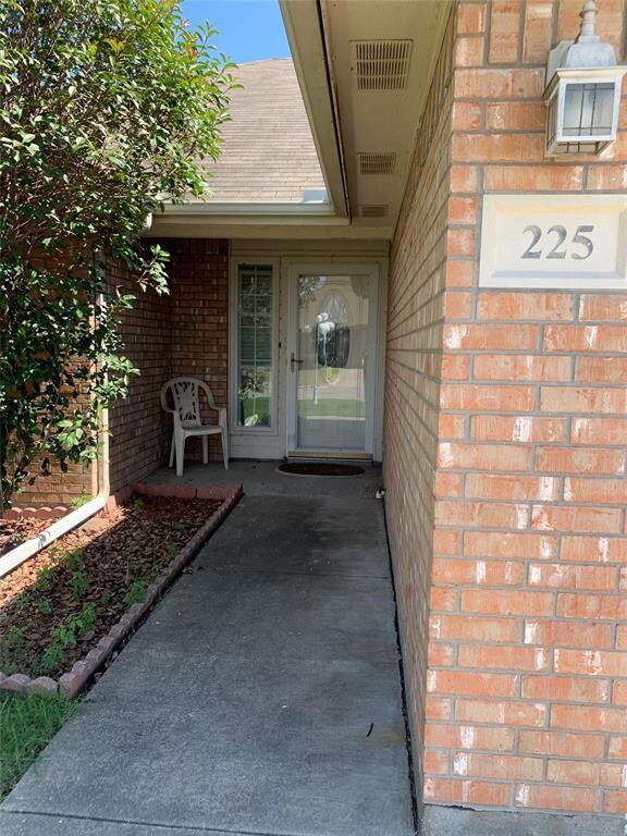 225 Rose Ave, Cleburne, TX 76033 - photo 4