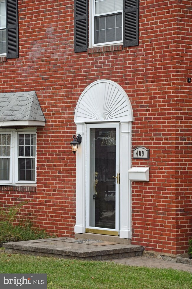 409 Dalmas Ave, Glenolden, PA 19036 - photo 4