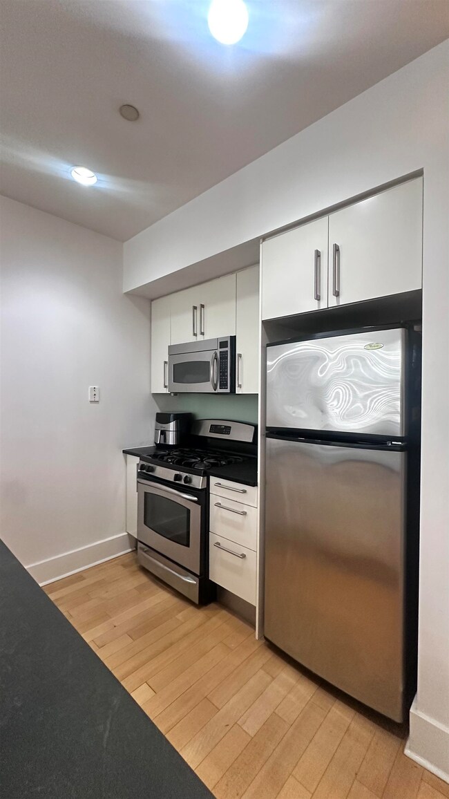 4 Beacon Way unit 908, Jersey City, NJ 07304 - photo 5