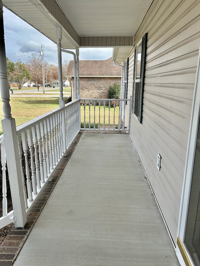 355 W Doak Rd, Manchester, TN 37355 - photo 7