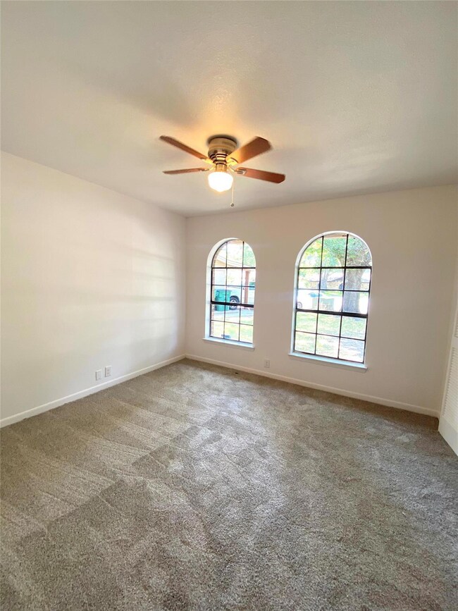 10 Brookhollow Cir, Gainesville, TX 76240 - photo 7