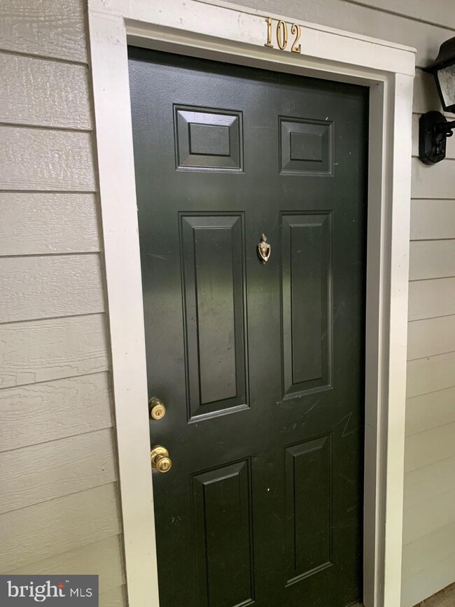 4412 Helmsford Ln unit 102, Fairfax, VA 22033 - photo 2