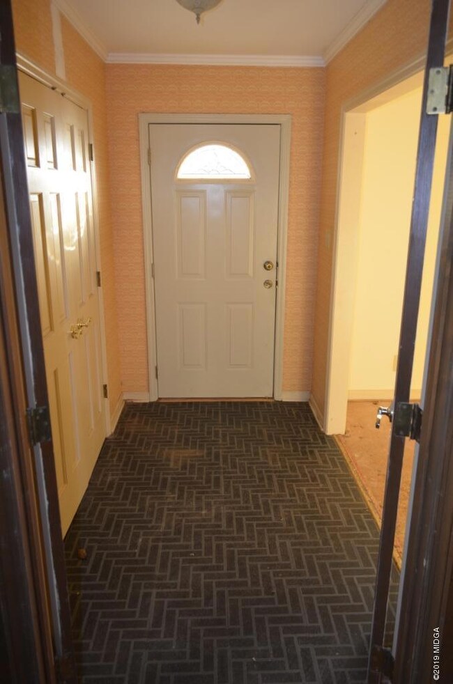 1324MaplewoodDrFoyer