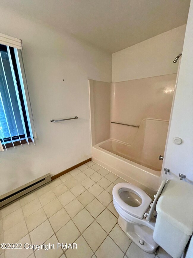 204 Falls Cir, Bushkill, PA 18324 - photo 4