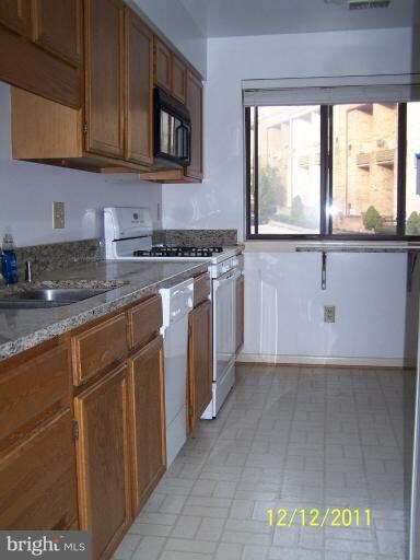 3842A Steppes Ct unit 3842 A, Falls Church, VA 22041 - photo 4