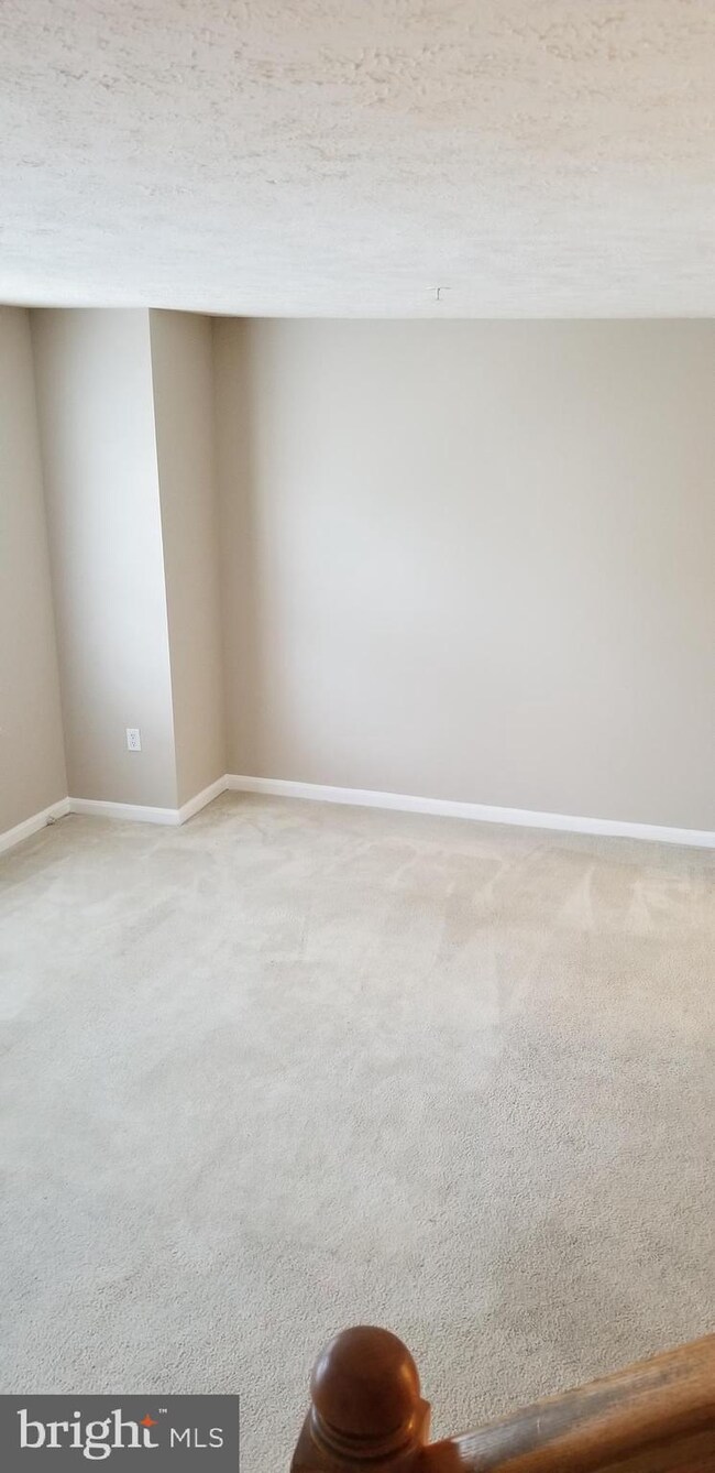 7164 Mahogany Dr, Hyattsville, MD 20785 - photo 4