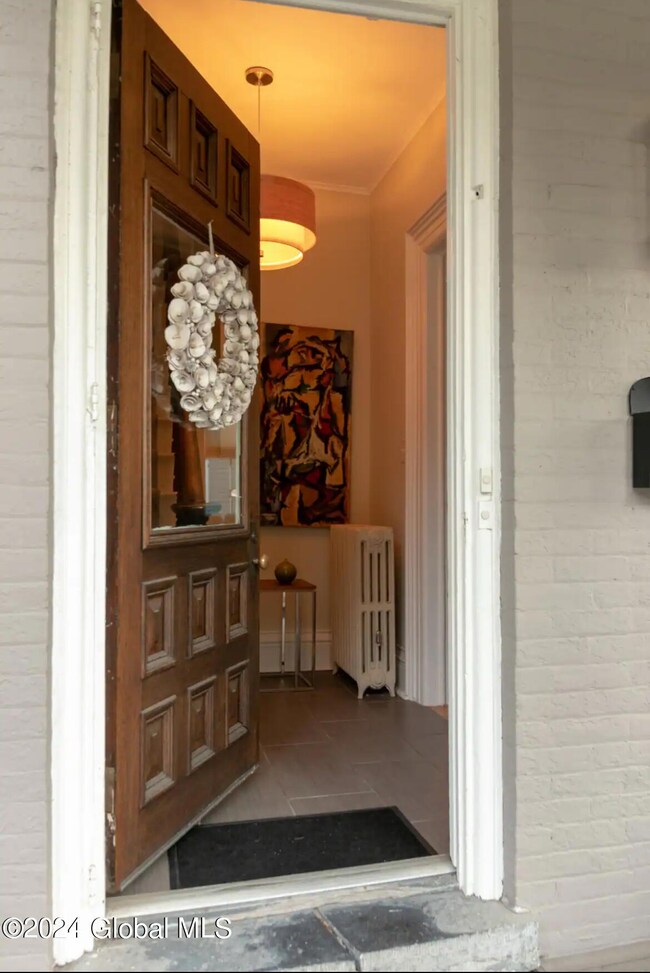 154 Regent St, Saratoga Springs, NY 12866 - photo 5