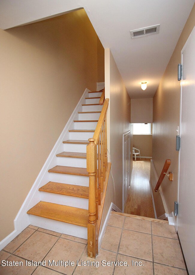 25 Peacock Loop, Staten Island, NY 10309 - photo 2