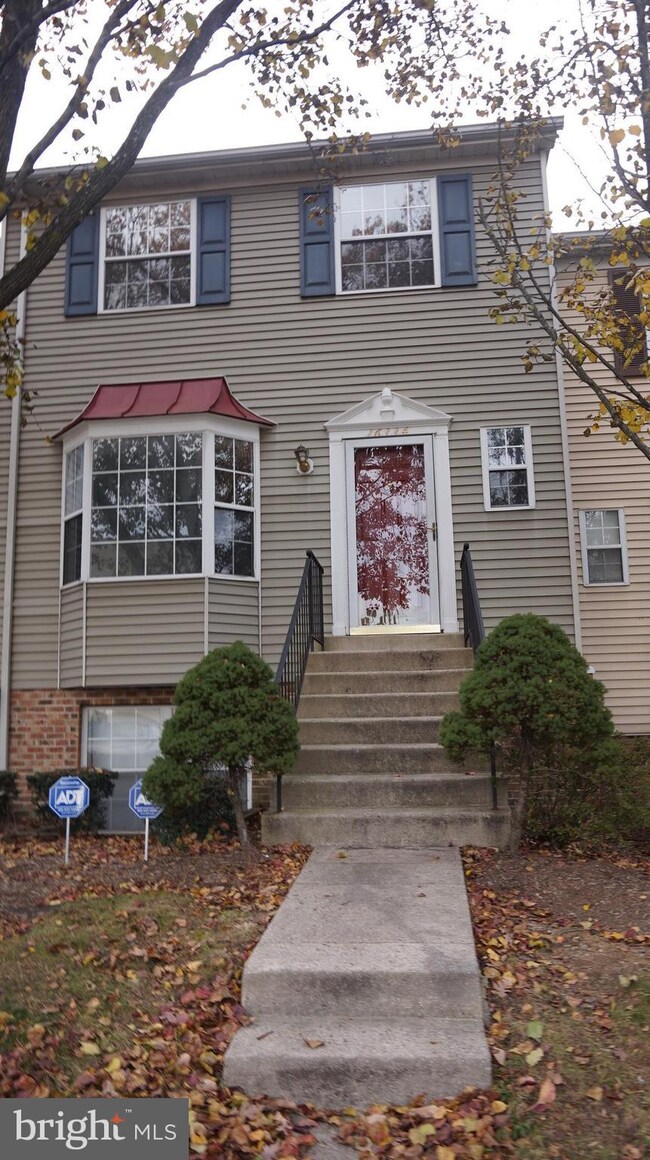 16334 Taconic Cir, Dumfries, VA 22025 - photo 2