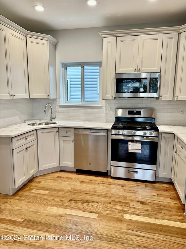 371 Maine Ave unit 2, Staten Island, NY 10314 - photo 3