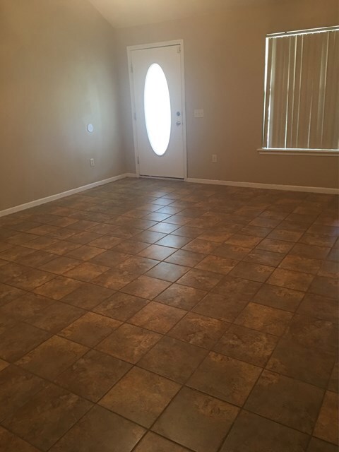 1806 Elmwood Dr, Douglas, GA 31535 - photo 2