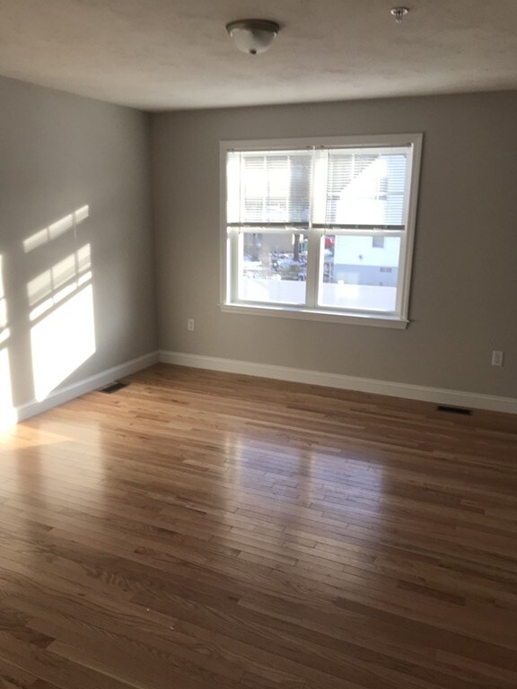 732 Main St unit 2, Weymouth, MA 02190 - photo 3