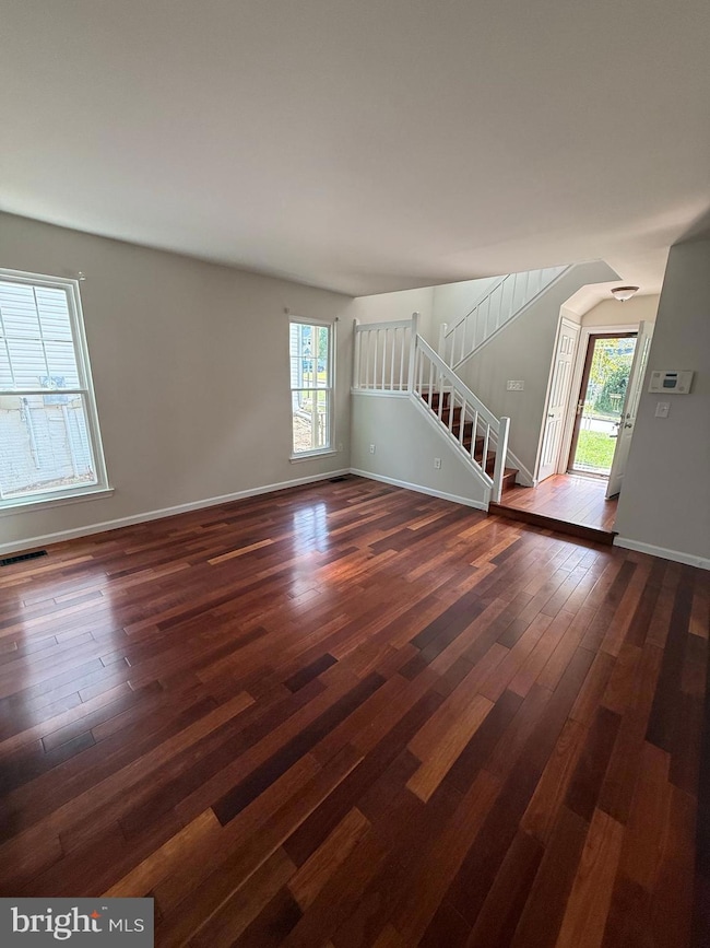 11973 Holly View Dr, Woodbridge, VA 22192 - photo 2