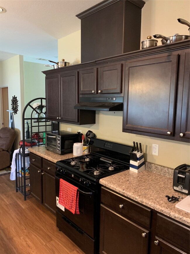 8207 Avert Ct, Houston, TX 77088 - photo 5