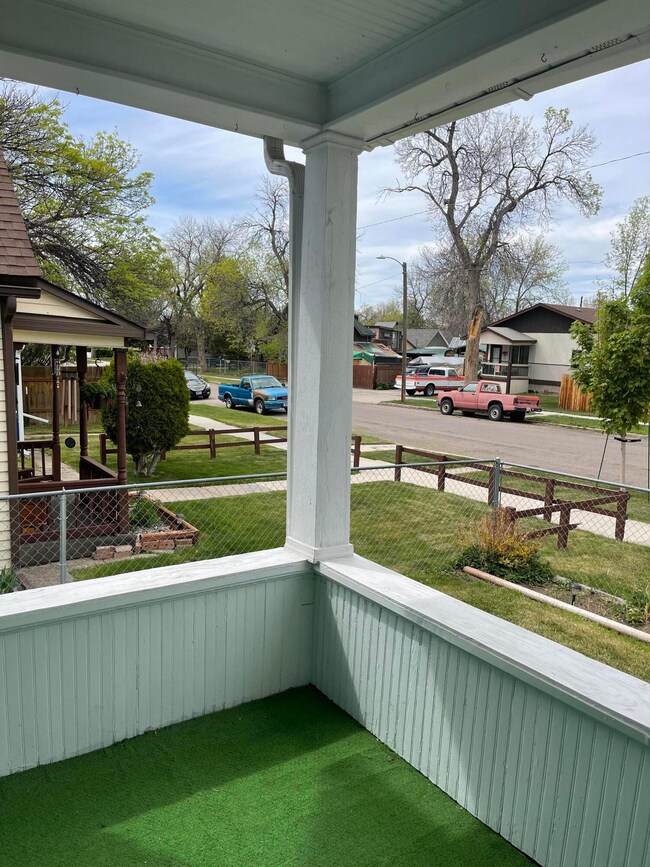 COVERED FRONT PORCH