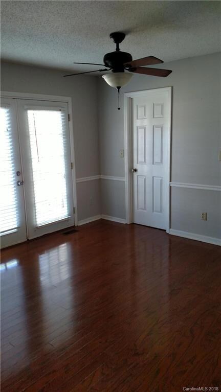 109 Brookhollow Dr, Statesville, NC 28625 - photo 4