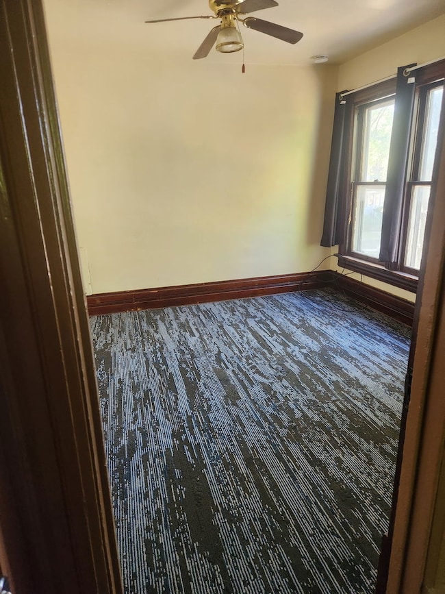 913 W 4th St, Dixon, IL 61021 - photo 4