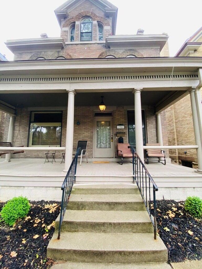798 Neil Ave, Columbus, OH 43215 - photo 3