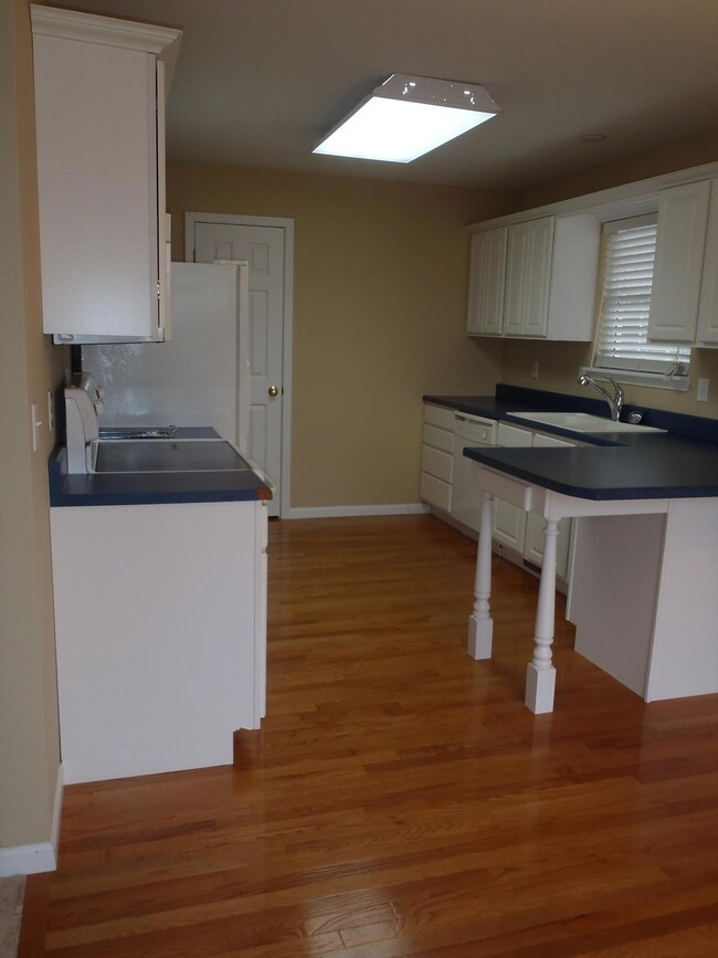 Kitchen (2)