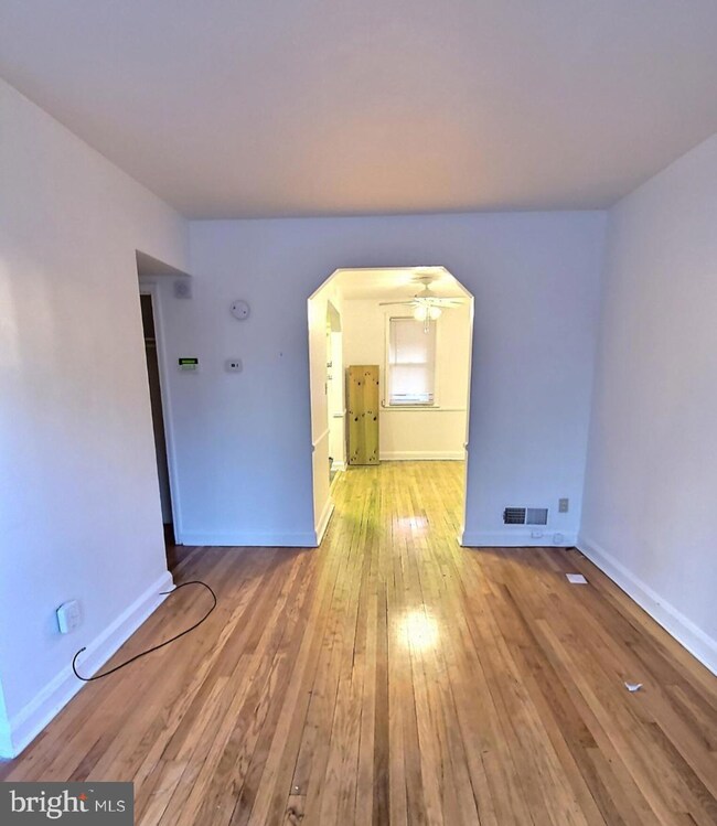 2820 Edgecombe Cir S, Baltimore, MD 21215 - photo 2