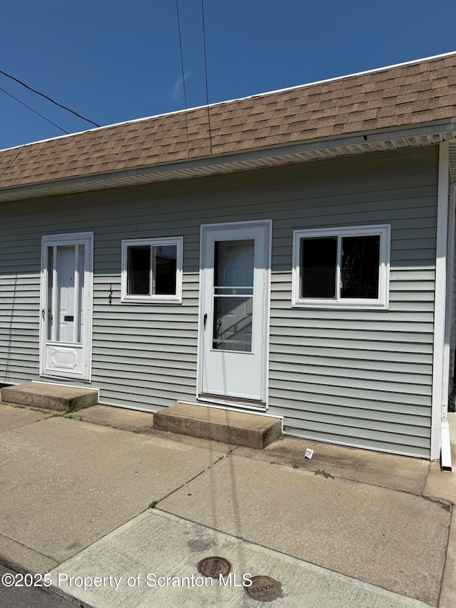 124 Delaware Ave, Olyphant, PA 18447 - photo 2