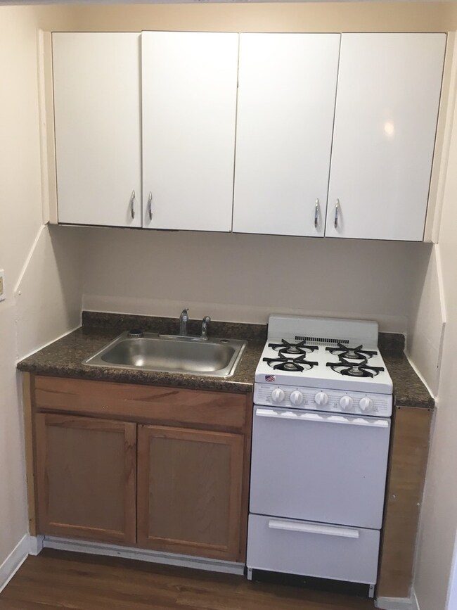 661 Yeoman St unit U4, Waukegan, IL 60085 - photo 7