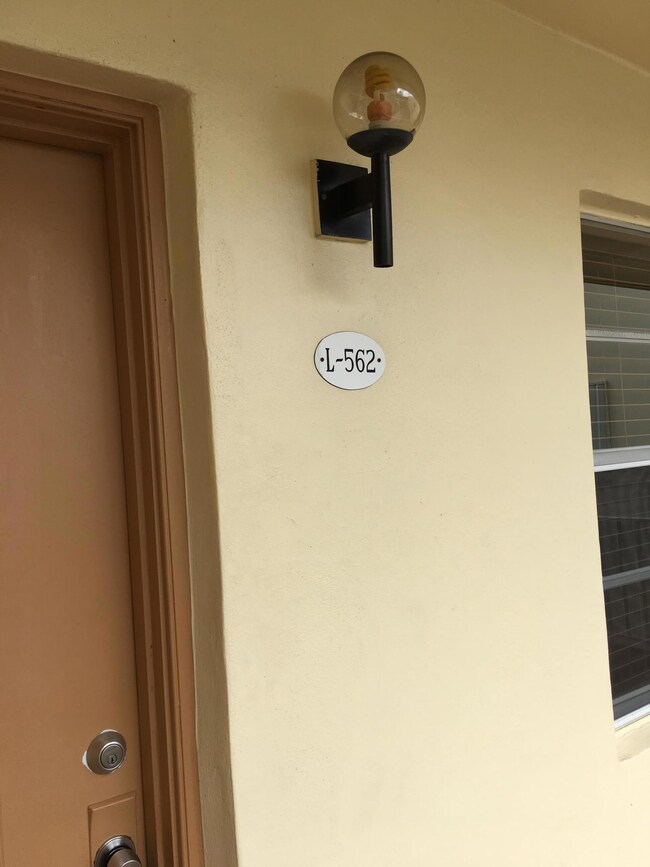 562 Capri L, Delray Beach, FL 33484 - photo 2