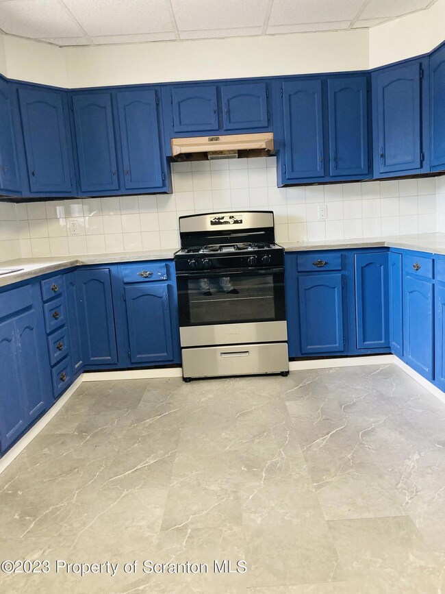 1028 Diamond Ave, Scranton, PA 18508 - photo 6