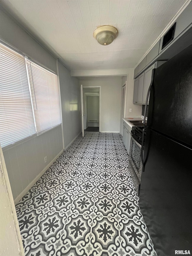 1028 S Tonti Cir, Peoria, IL 61605 - photo 2