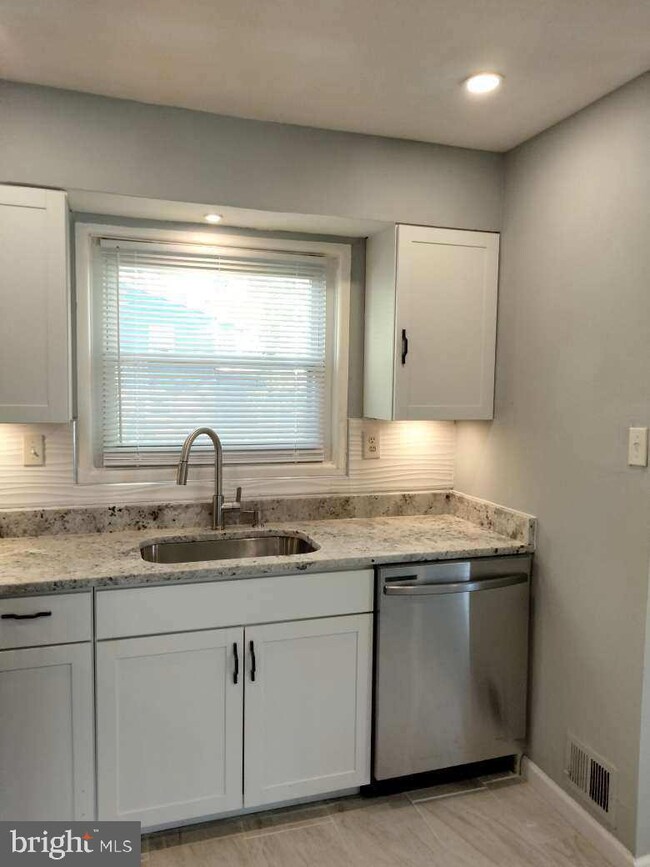 6504 Columbia Park Rd, Hyattsville, MD 20785 - photo 7