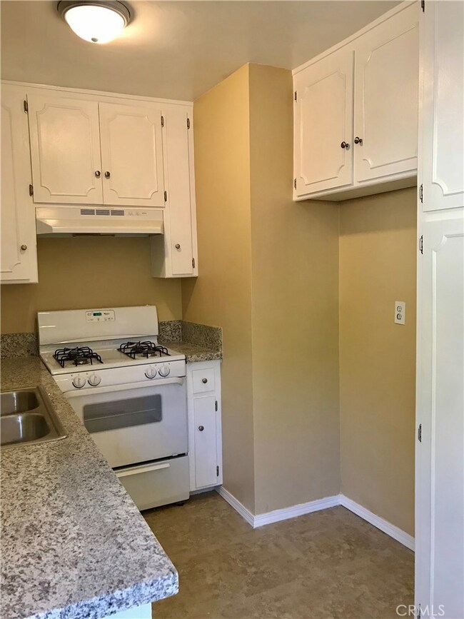 888 N Palm Ave unit 9, Upland, CA 91786 - photo 5