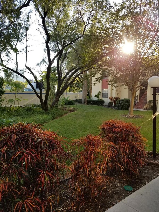 3570 Magellan Cir unit 2262, Miami, FL 33180 - photo 2