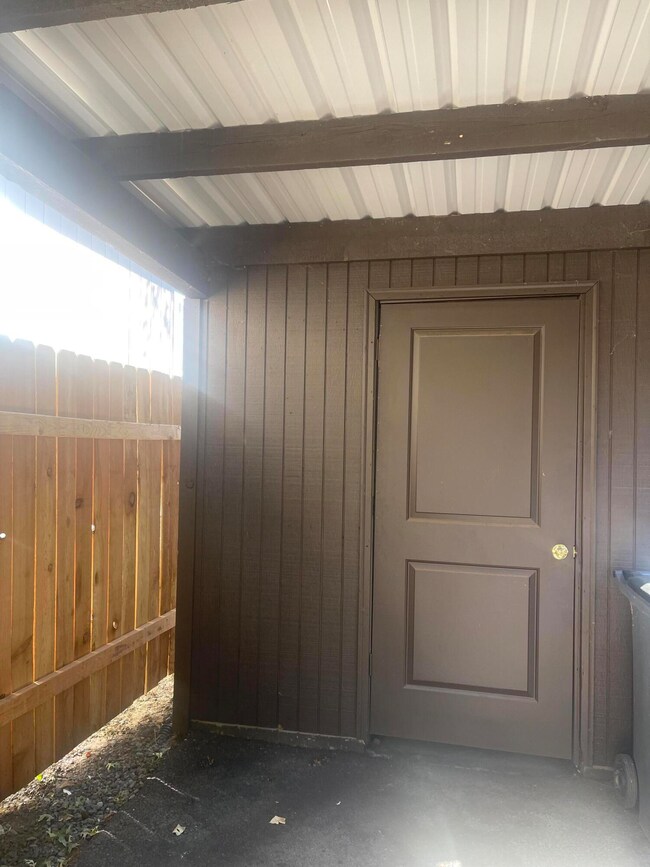 1055 N 5th St unit 16, Jacksonville, OR 97530 - photo 7