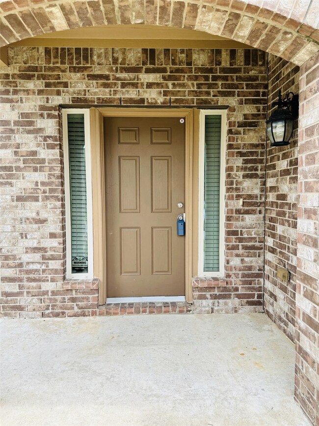 9107 Fuqua Ridge Ln, Houston, TX 77075 - photo 2