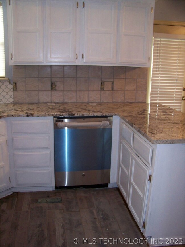 Kitchen  Stainless Dish Washer