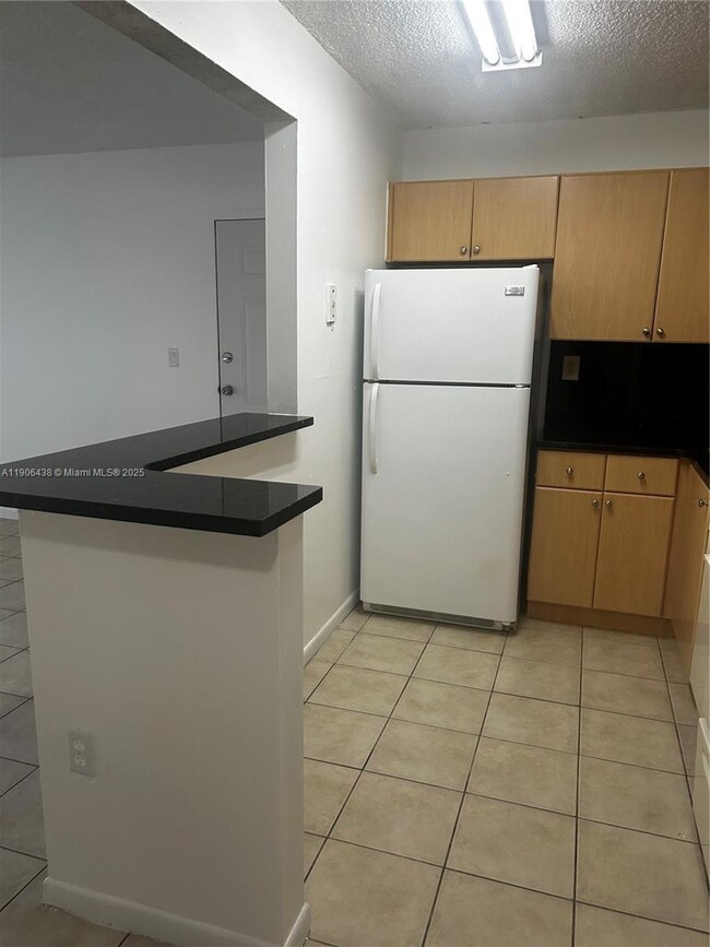 7110 NW 179th St unit 110, Hialeah, FL 33015 - photo 2