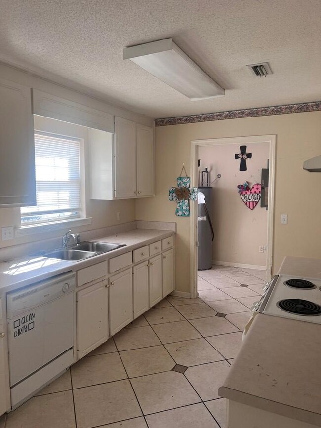 251 Nomad Cir, Kinsey, AL 36303 - photo 2