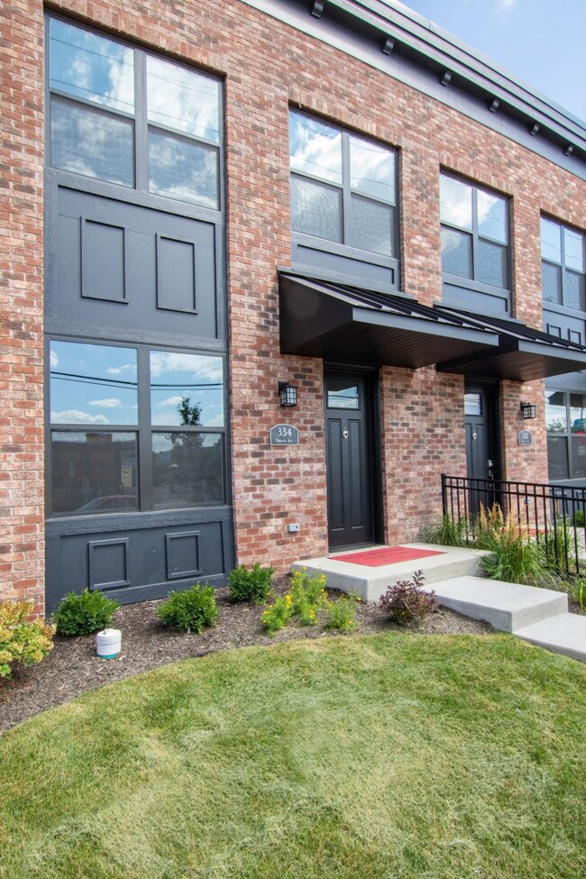 334 N Indiana Ave, Crown Point, IN 46307 - photo 7